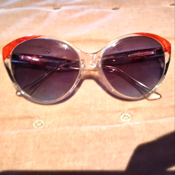 YVES SAINT LAURENT • Vintage 70s YSL "DAMA" Sunglasses - Picture 2 of 10